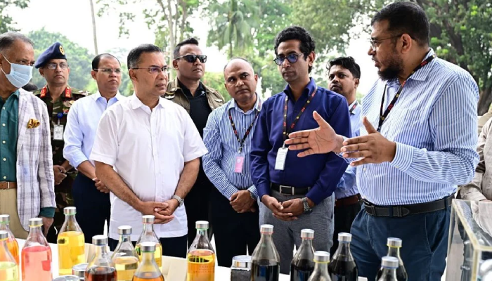 বর্জ্য থেকে জ্বালানি তেল উৎপাদনের প্রকল্প দেখলেন প্রধানমন্ত্রী, বাস্তবায়নে সহায়তার আশ্বাস