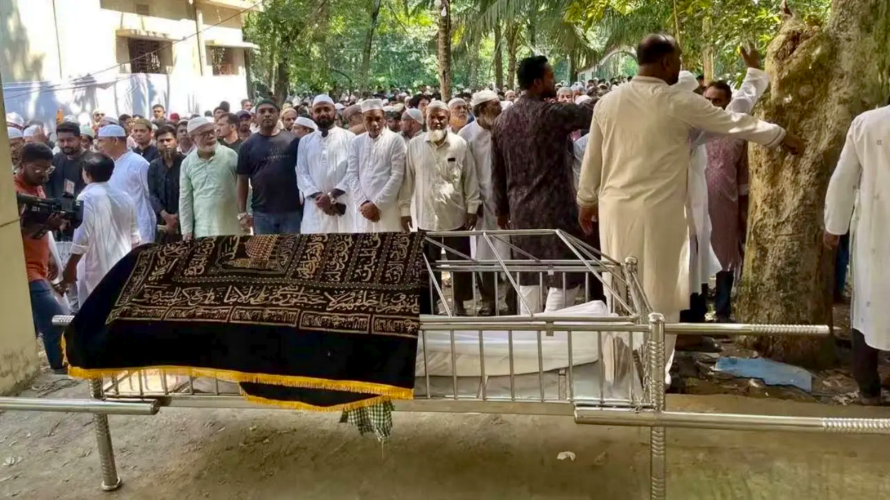 রাউজানে পারিবারিক কবরস্থানে দাফন করা হলো সাবেক ছাত্রলীগ নেতা রোটনকে