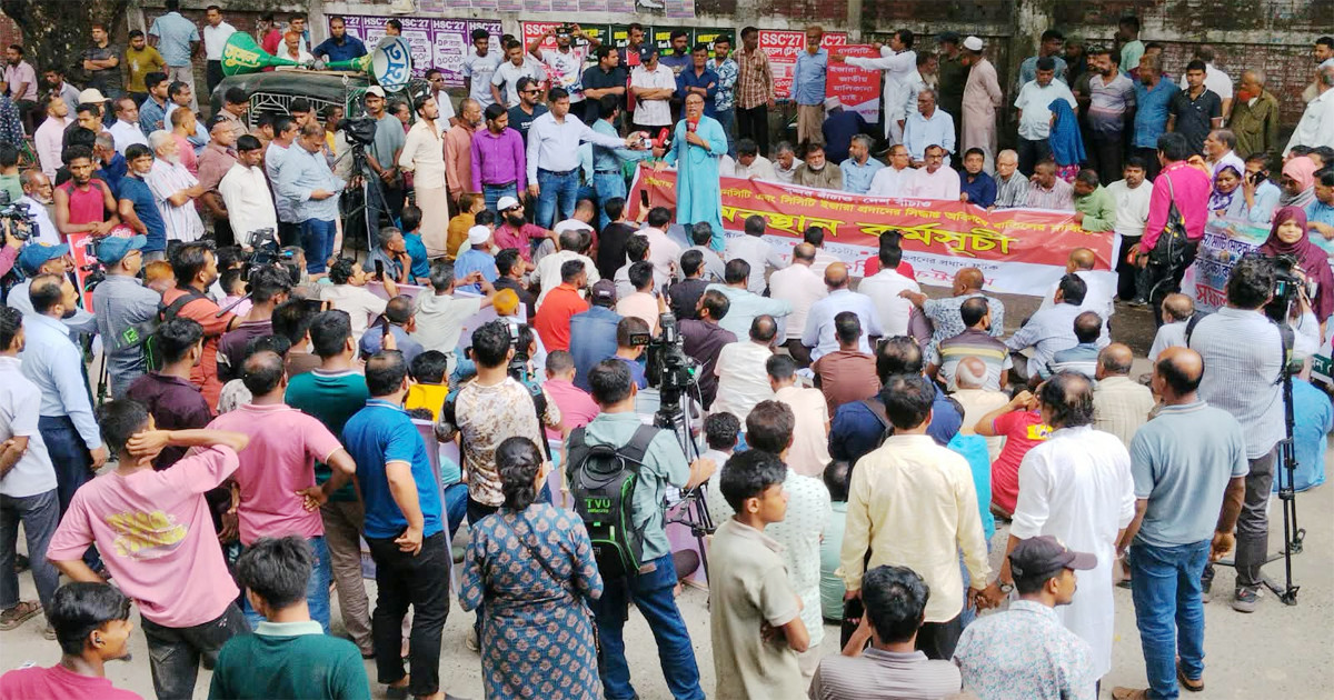 চট্টগ্রাম বন্দরে শ্রমিকদের তীব্র বিক্ষোভ ও অবস্থান কর্মসূচি