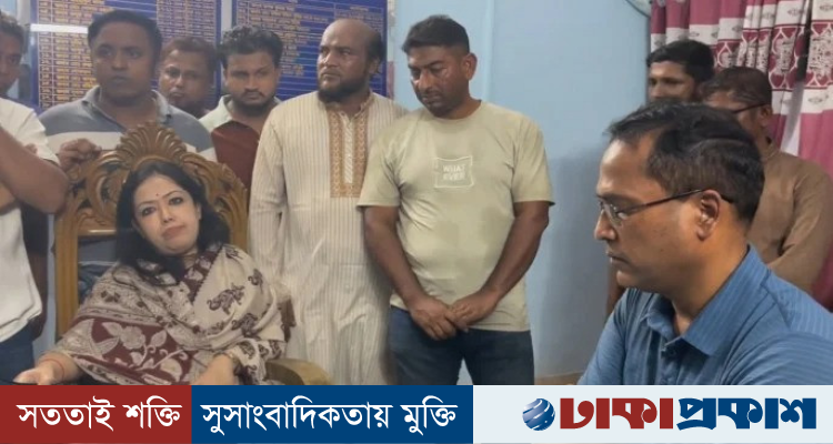 ‘আপনি তো বিরাট আওয়ামী লীগ ছিলেন’ বলে ওসির সঙ্গে বাগ্‌বিতণ্ডায় রুমিন ফারহানা
