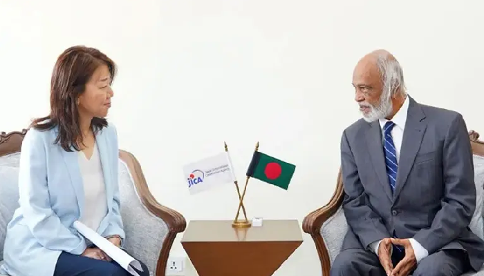 জনস্বার্থকে সর্বোচ্চ প্রাধান্য দিয়ে উন্নয়ন প্রকল্প গ্রহণ করতে হবে