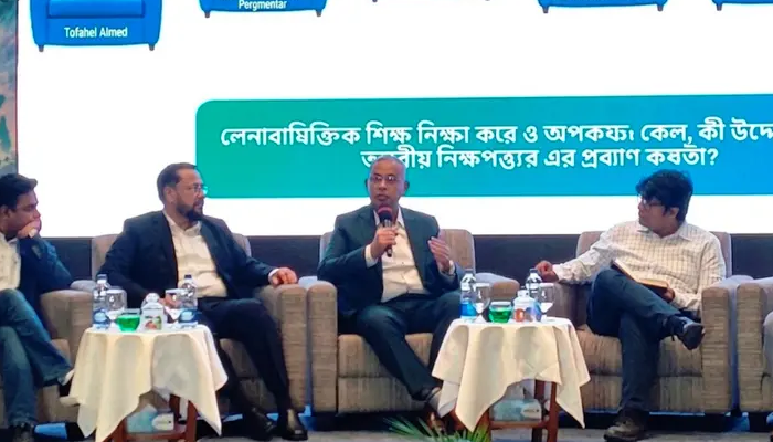 অপতথ্য মোকাবিলায় সংগঠিত উদ্যোগের তাগিদ