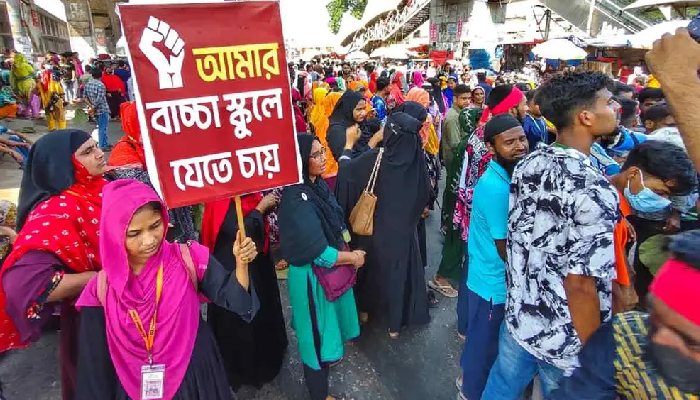 উত্তরায় পোশাকশ্রমিকদের সড়ক অবরোধ, যান চলাচল বন্ধ