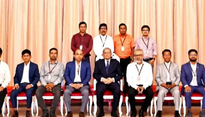 পেশাগত স্বার্থ সংরক্ষণে সংবাদকর্মীদের ঐক্যবদ্ধ হতে হবে : রাষ্ট্রপতি