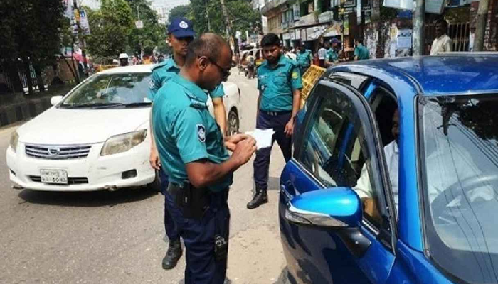 ট্রাফিক আইন লঙ্ঘনে একদিনে ২ হাজারের বেশি মামলা