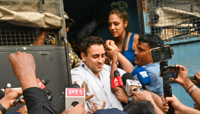 বিক্ষোভে যোগ দিয়ে আটক আমির খানের ভাগ্নে ইমরান খান