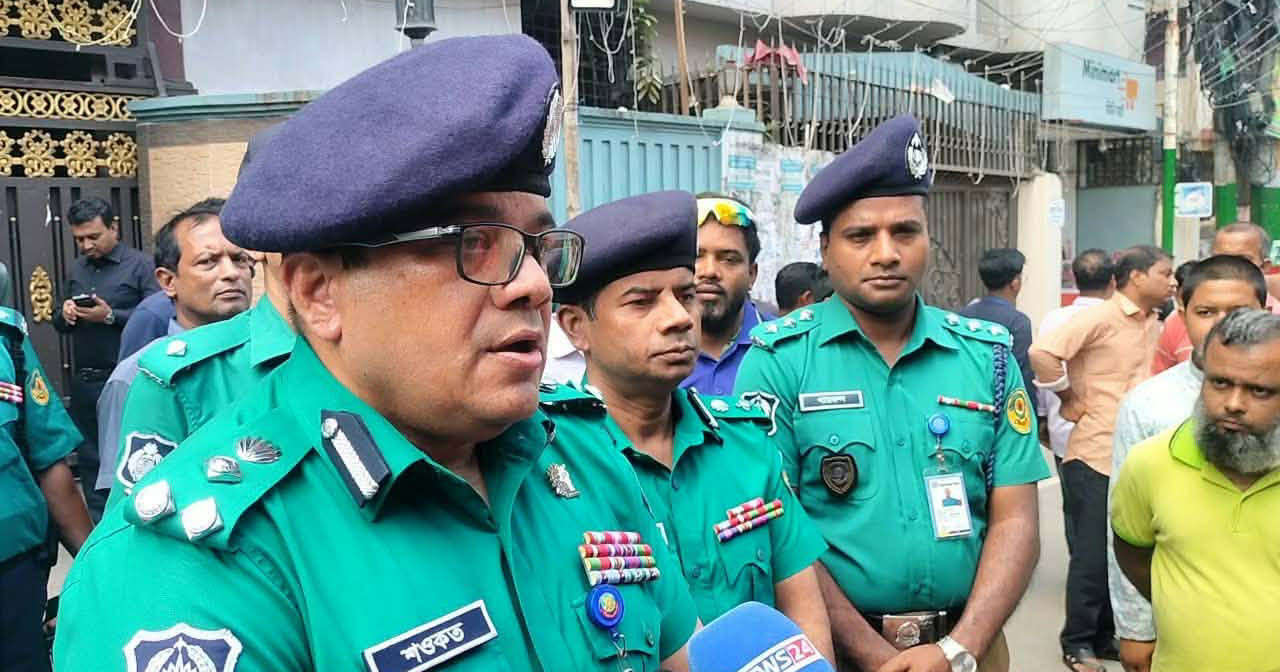 প্রধানমন্ত্রীর আগমন ঘিরে জে এম সেন হলসহ জোড়া ভেন্যুতে সর্বোচ্চ নিরাপত্তা: সিএমপি কমিশনার