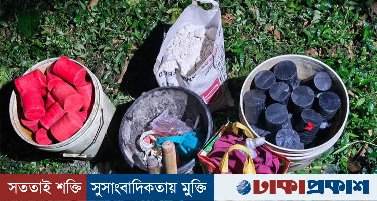 চাঁপাইনবাবগঞ্জে আমবাগানে মিলল ৯২টি ককটেল, ১১ কেজি গানপাউডার