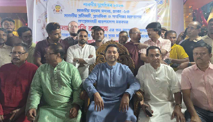 নিজ আসনের বিভিন্ন পূজামণ্ডপ পরিদর্শন করলেন ববি হাজ্জাজ