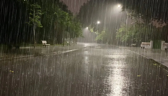 গরমের মধ্যে স্বস্তির খবর, ঢাকায় হতে পারে হালকা বৃষ্টি
