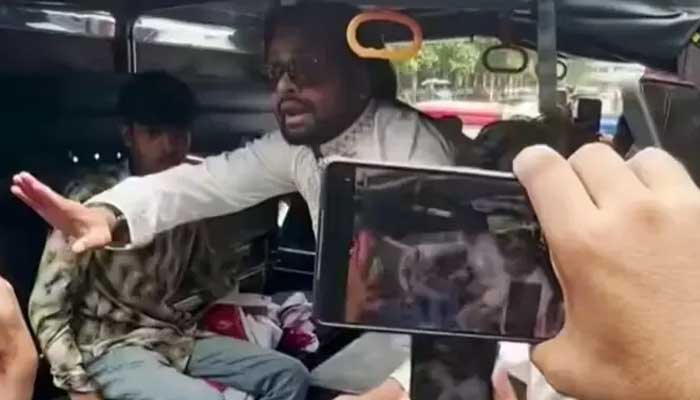 রবীন্দ্রনাথ ঠাকুরের গ্রাফিতিতে কালি, আটক ৪ জন রাষ্ট্রদ্রোহ মামলায় গ্রেপ্তার