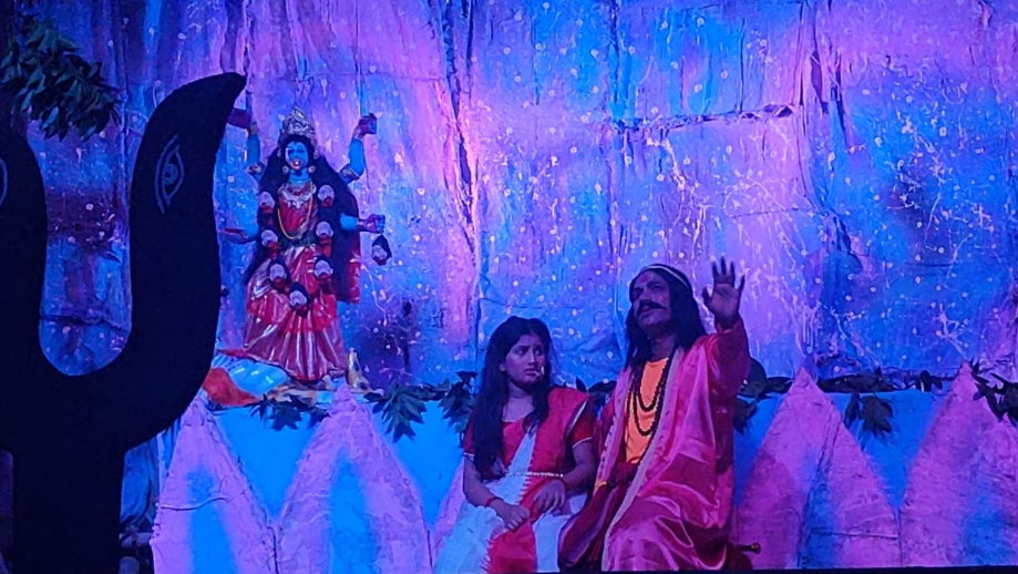 রাউজানের কোয়েপাড়ায় শিশু-কিশোরদের পরিবেশনায় ‘বাল্মীকি প্রতিভা’