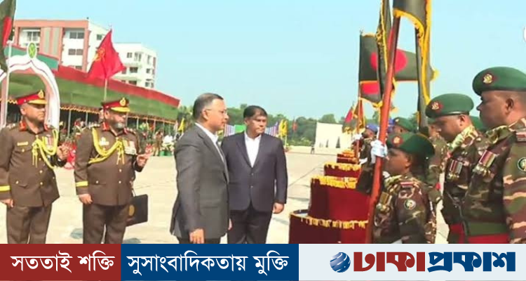 সেনাবাহিনীর ৭ ইউনিটকে জাতীয় পতাকা প্রদান করলেন প্রধানমন্ত্রী