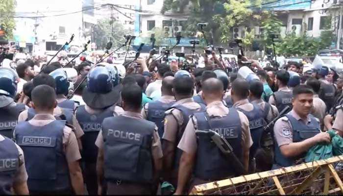 ৫ দাবিতে যুব উন্নয়ন অধিদপ্তর ঘেরাও করার চেষ্টা