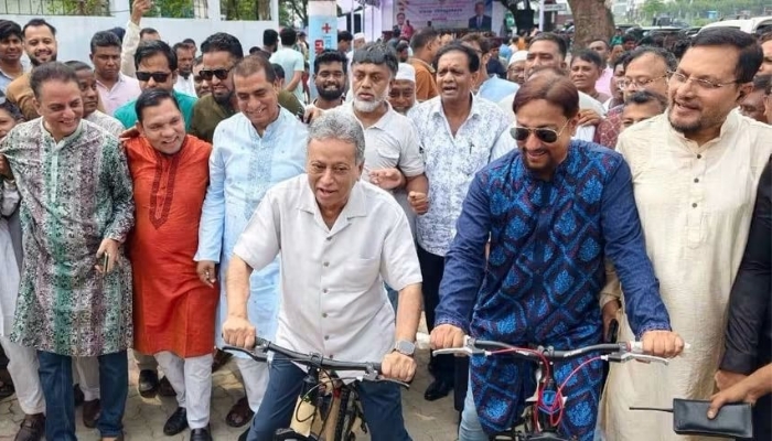 চট্টগ্রামে চালু হলো দেশের প্রথম সাইকেল ট্র্যাক, উদ্বোধন করলেন অর্থমন্ত্রী