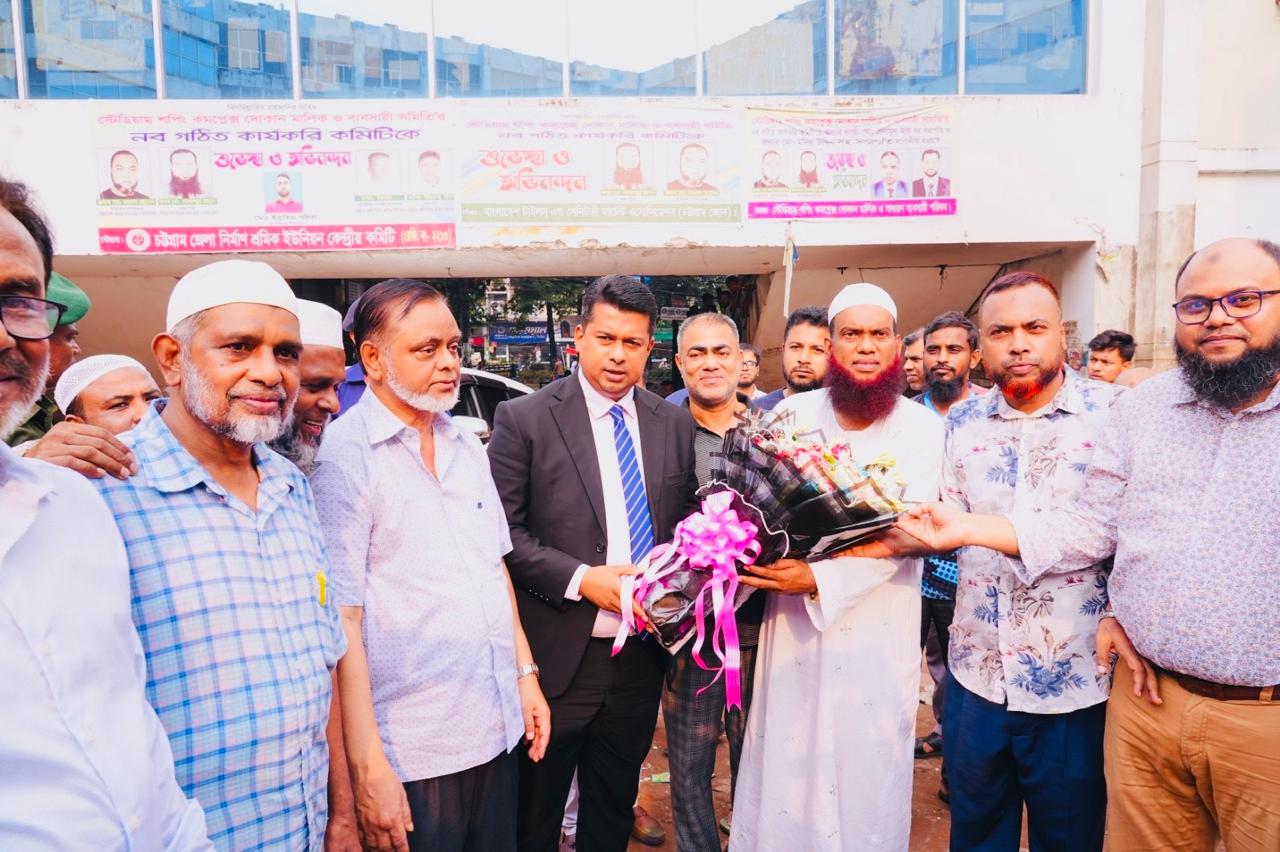 ‘জেলা প্রশাসন শুধু ফুল নেয় না, ফুল দেয়ও’