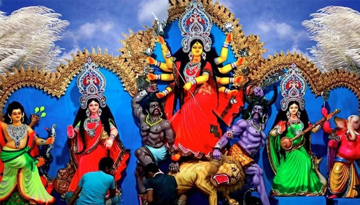 মহাষষ্ঠীর মধ্য দিয়ে আজ দুর্গোৎসব শুরু