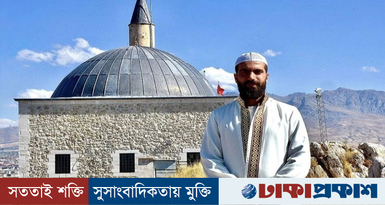 প্রতিদিন ৫ হাজার সিঁড়ি পেরিয়ে মসজিদে যান ইমাম, পড়ান নামাজ