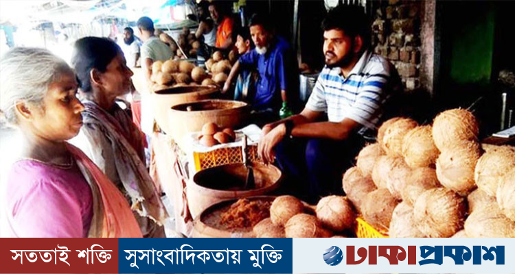 দুর্গাপূজা ঘিরে দিনাজপুরে নারিকেল-গুড়ের বাজার জমজমাট, কমেছে দাম