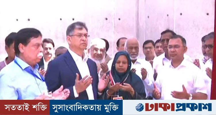 ওসমানী উদ্যানে ‘জুলাই স্মৃতিস্তম্ভ’ উদ্বোধন করলেন প্রধানমন্ত্রী তারেক রহমান