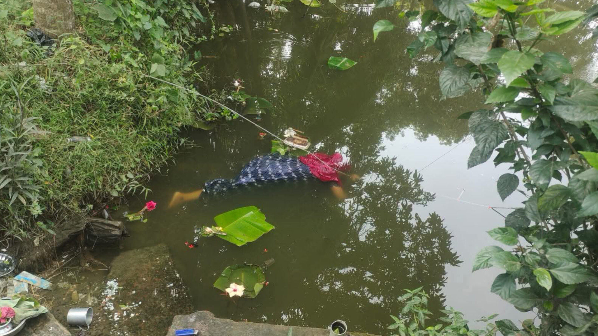 মিরসরাইয়ে উৎসবের দিনে পল্লী বিদ্যুতের ছেঁড়া তারে প্রাণ গেল গৃহবধূর