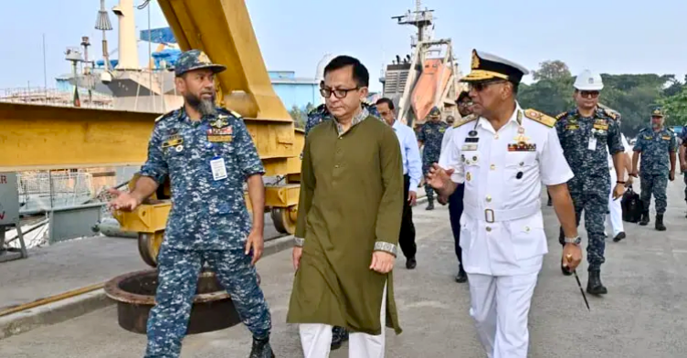 চট্টগ্রাম ড্রাই ডক পরিদর্শন করেছেন বাণিজ্যমন্ত্রী