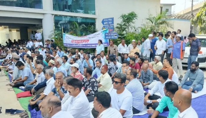 এনসিটির ইজারা বাতিলের দাবিতে চট্টগ্রাম বন্দরে গণঅনশন