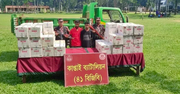 রাঙ্গুনিয়ায় ৮৩ লাখ টাকার চোরাই সিগারেটসহ দুই যুবক আটক