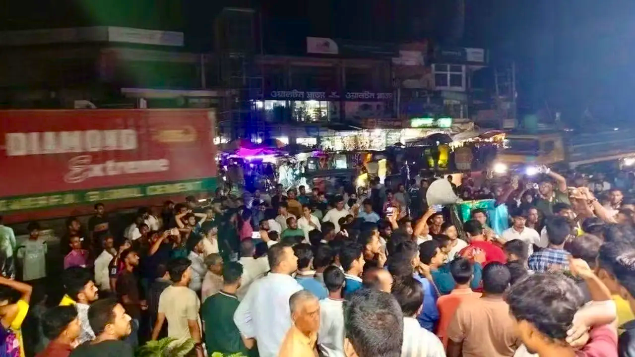 দোহাজারীবাসীকে ‘ষড়যন্ত্রকারী’ আখ্যা, চট্টগ্রাম-কক্সবাজার মহাসড়কে বিক্ষোভ