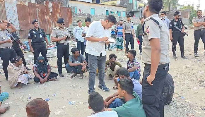 গেন্ডারিয়ায় মাদকবিরোধী যৌথ অভিযান, আটক ১৫