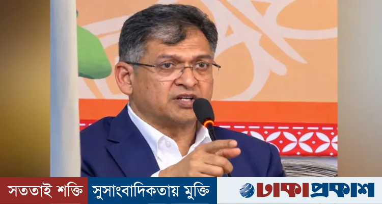 ‘আমাকে দেখলে তো লোকে সংবিধান বলে’, দুর্গাপূজার মণ্ডপে স্বরাষ্ট্রমন্ত্রী