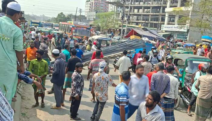 মোহাম্মদপুরে অটোরিকশা চালকদের সড়ক অবরোধ