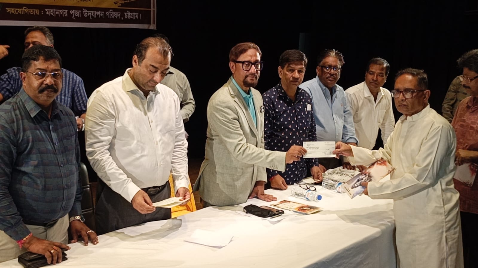 দুর্গাপূজায় ৩৬ লাখ ৭০ হাজার টাকা অনুদান দিল চসিক
