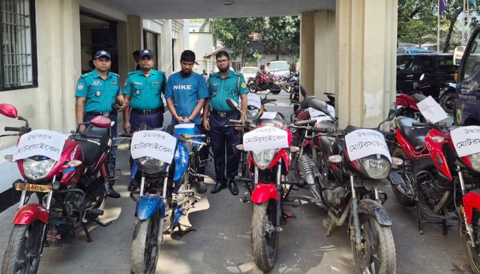 চট্টগ্রামে স্বর্ণালংকার আত্মসাতে গ্রেপ্তার নারীসহ উদ্ধার ১৪ চোরাই মোটরসাইকেল