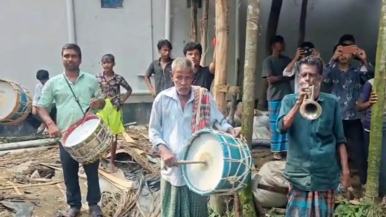 ৪৫ বছরের বিরোধের অবসান, ঢাক বাজিয়ে জমির দখল বুঝিয়ে দিল আদালত