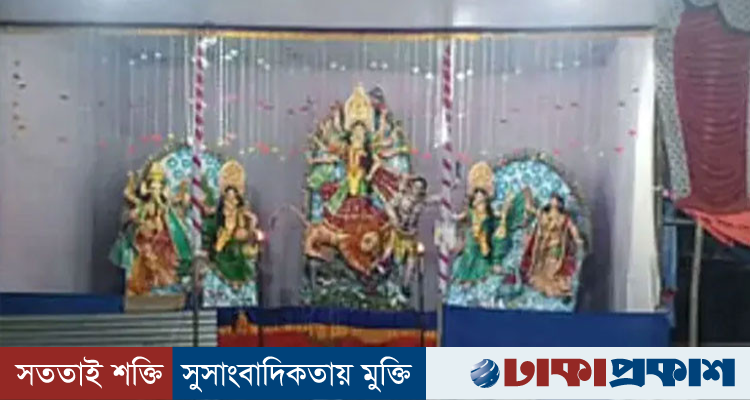 দুর্গামন্দিরে আরতি দিতে গিয়ে হঠাৎ লুটিয়ে পড়ে নারীর মৃত্যু
