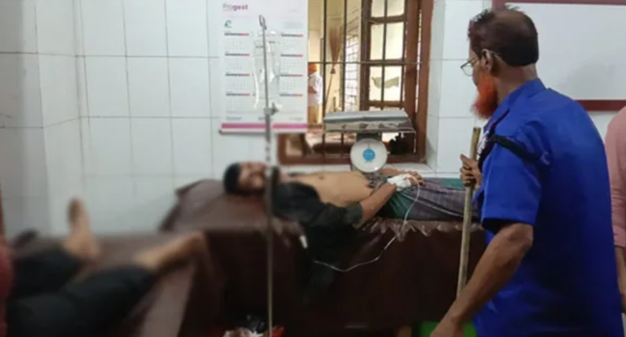 সাতকানিয়ায় মামলার আসামিকে শহর থেকে তুলে নিয়ে গণপিটুনি